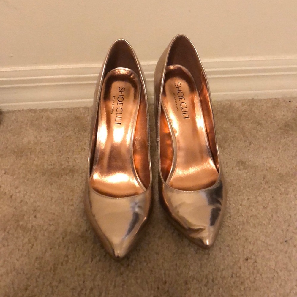 🌸Beautiful rose gold heels🌸